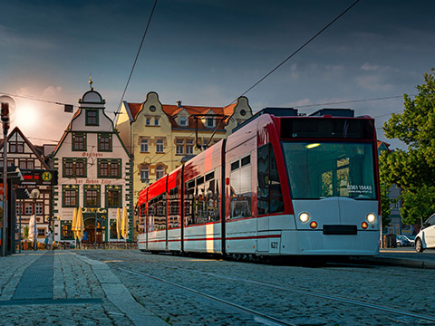 Kommen Sie mit den öffentlichen Verkehrsmitteln Bus und Bahn in meine Praxis in der Erfurter Altstadt.