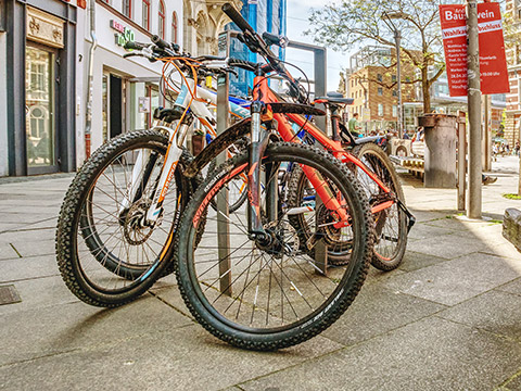 Per Fahrrad oder zu Fuß erkunden Sie die Altstadt in Erfurt und kehren Sie in meine Privatpraxis ein.